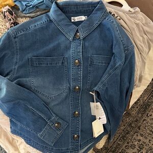 Carve Designs FLORA DENIM SHACKET
Relaxed Shirt Jacket